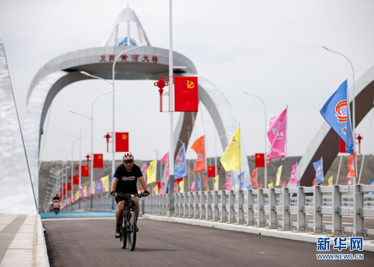 Ningxia: eine neue Brücke über dem Gelben Fluss in Betrieb genommen