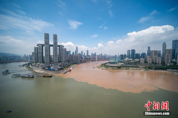 Chongqing: Zusammenfluss zweier Flüsse bildet ein Naturspektakel
