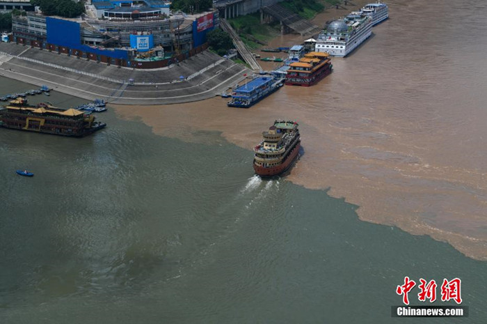 Chongqing: Zusammenfluss zweier Flüsse bildet ein Naturspektakel