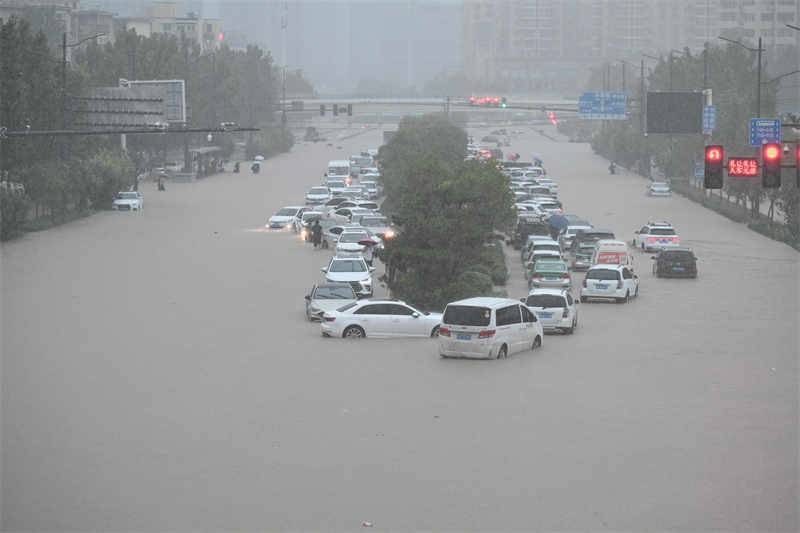 Zwölf  Tote bei starkem Regen in der chinesischen Stadt Zhengzhou