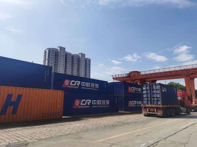 Shanghai startet seinen ersten China-Europa-Güterzug