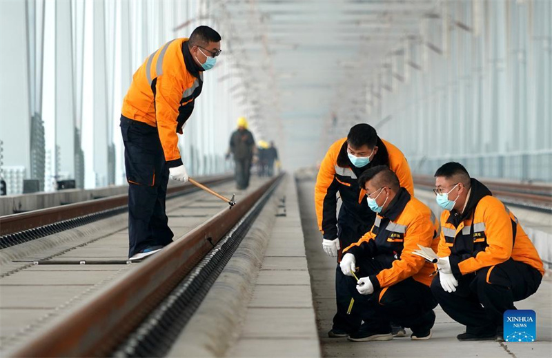 Zhengzhou-Jinan Hochgeschwindigkeits-Streckenabschnitt in Henan wird abschließend geprüft
