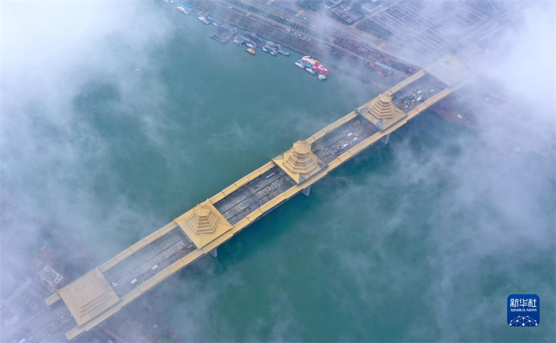 Fenghuangling-Brücke in Guangxi kurz vor Fertigstellung