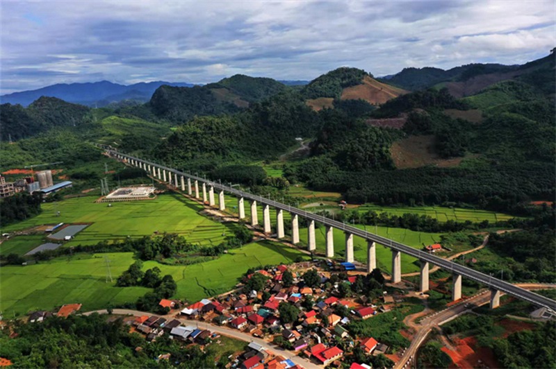 China-Laos-Bahnstrecke offiziell in Betrieb genommen