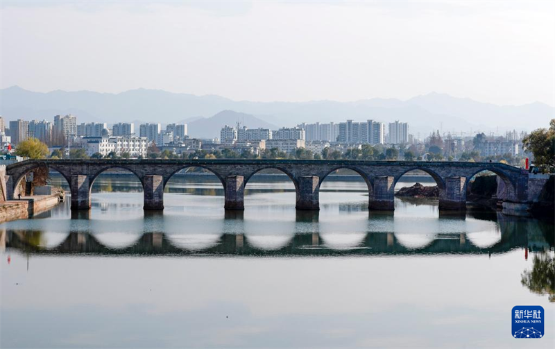 Wiedereröffnung einer flutzerstörten Brücke in Ostchina