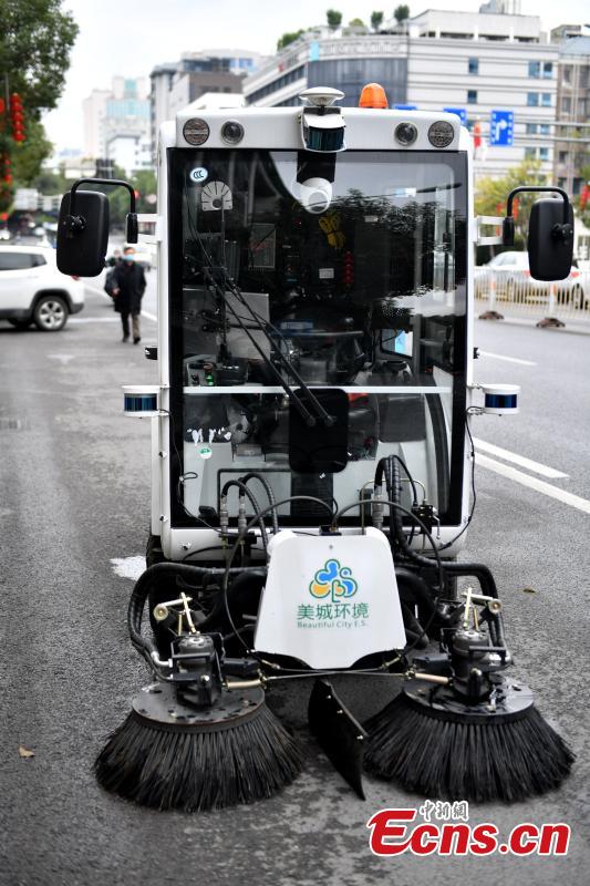 Autonomfahrende Kehrmaschine nimmt in Fuzhou Probebetrieb auf