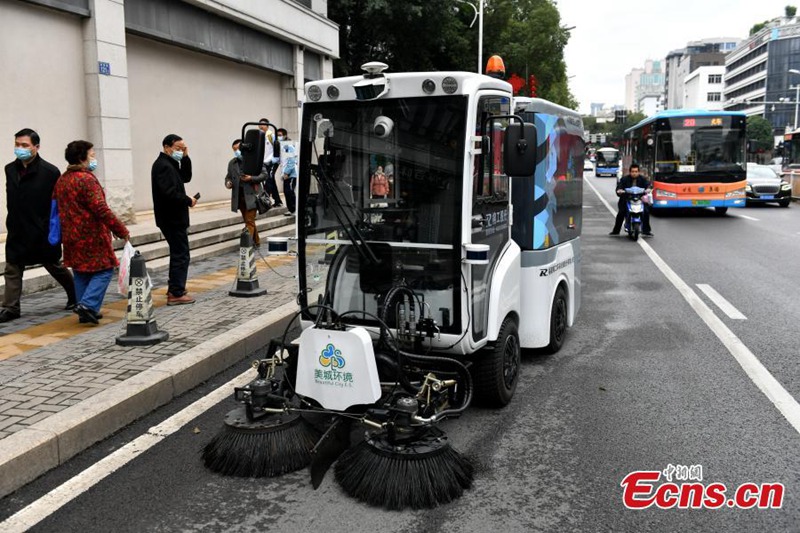 Autonomfahrende Kehrmaschine nimmt in Fuzhou Probebetrieb auf