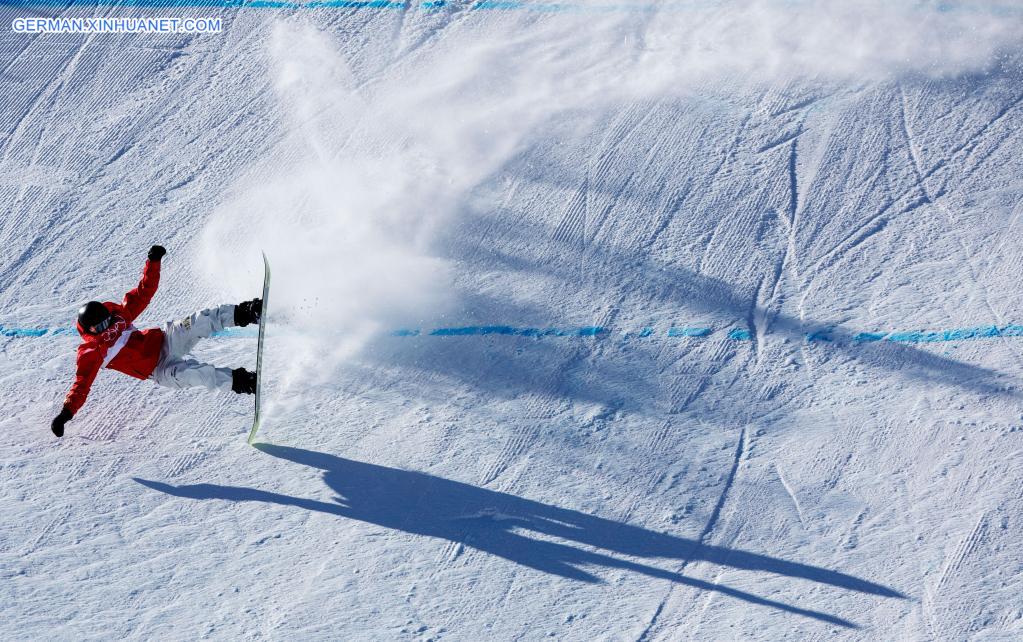 Athletinnen treten während des Finales im Snowboard-Slopestyle der Frauen an
