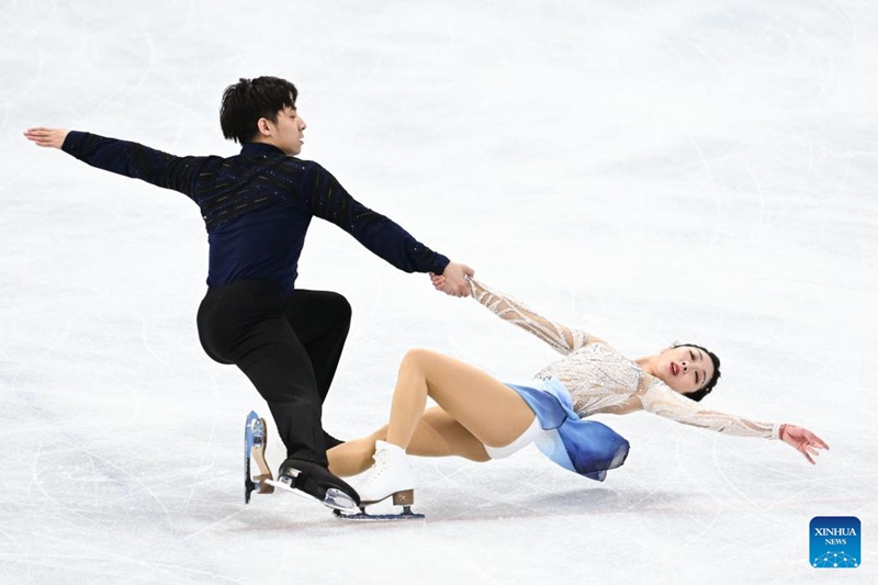 Chinas Eiskunstlaufpaar Sui und Han gewinnt Gold bei den Olympischen Winterspielen in Beijing