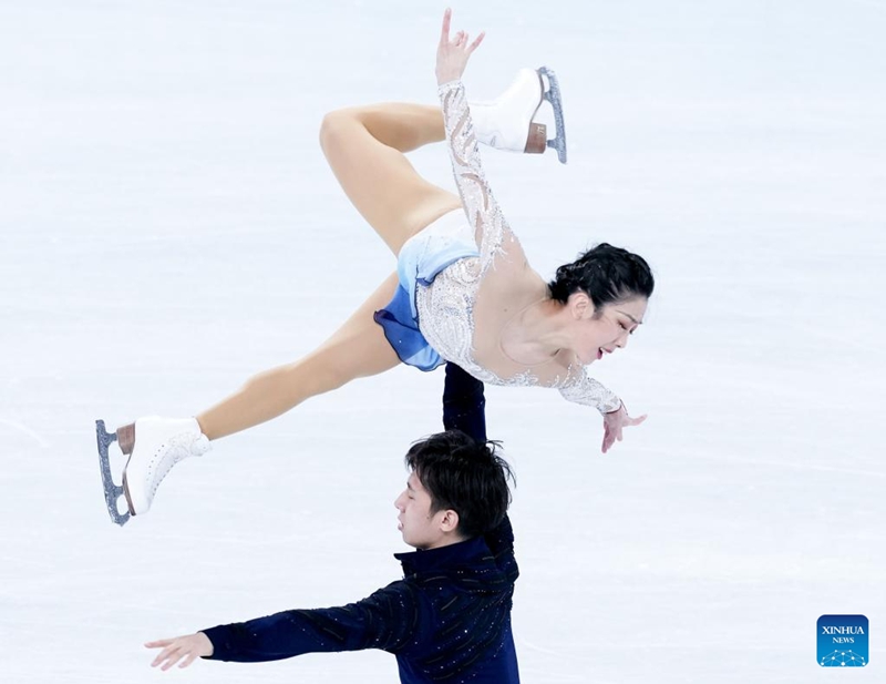 Chinas Eiskunstlaufpaar Sui und Han gewinnt Gold bei den Olympischen Winterspielen in Beijing