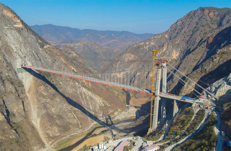 Yunnan: Längste Ein-Turm-Hängebrücke der Welt verbunden