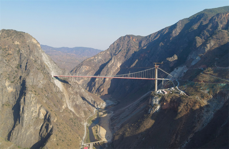 Yunnan: Längste Ein-Turm-Hängebrücke der Welt verbunden