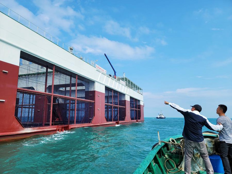 Erste halbtauchende Tiefsee-Fischzuchtanlage in Hainan errichtet