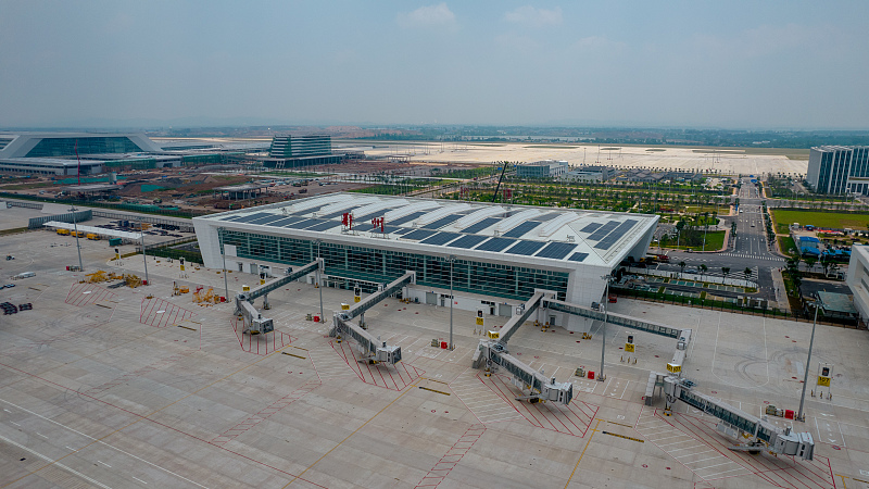 Chinas erster professioneller Frachtflughafen kurz vor Eröffnung