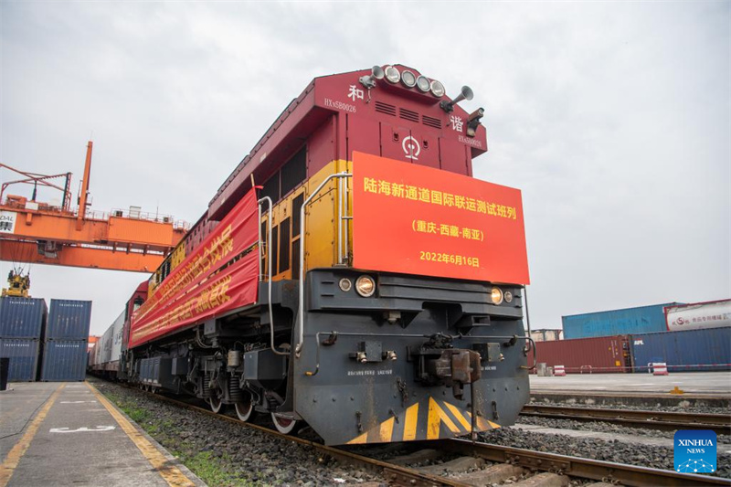 Neuer internationaler Güterzug von Chongqing nach Südasien geht auf Probefahrt