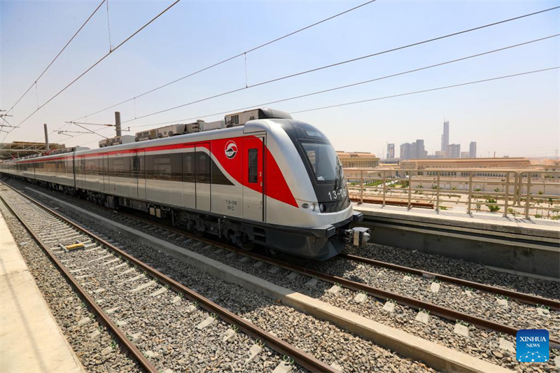 Ägyptens Präsident weiht Probebetrieb von in China hergestellten LRVs ein 