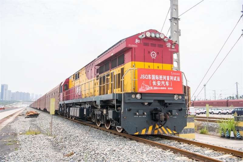 Mit chinesischen Autos beladener Zug startet Probefahrt von Chongqing nach Moskau