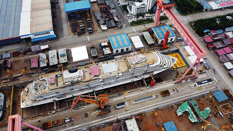 Chinas erstes großes Kreuzfahrtschiff im Bau
