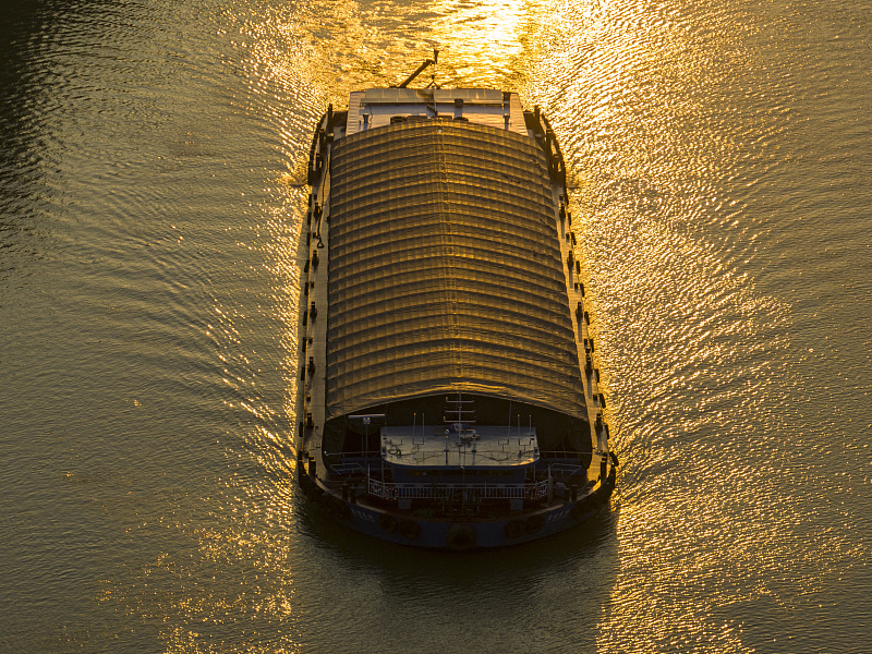 Jiangsu: „Vergoldeter“ Kaiserkanal mit dauerndem Frachtschiffverkehr