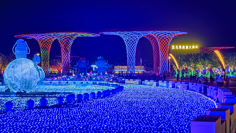 Tangshan: Bunte Lichter erleuchten den Garden Expo Park