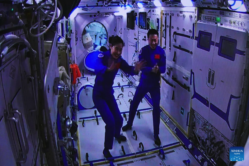 Chinas sechs Astronauten in zwei Missionen treffen sich zu einem historischen Treffen im Weltraum