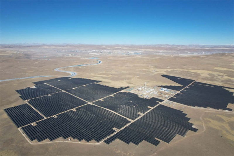 Tibets größtes Photovoltaik-Kraftwerk geht in den Betrieb