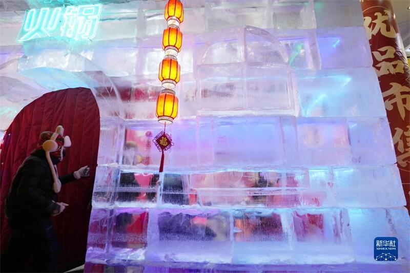 Ein besonderes Erlebnis in Harbin: im „Eishaus“ Feuertopf zu genießen