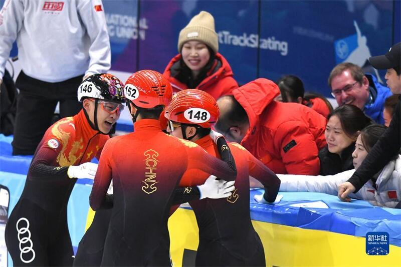 Chinas Herrenteam gewinnt Gold bei der 5000-Meter-Staffel