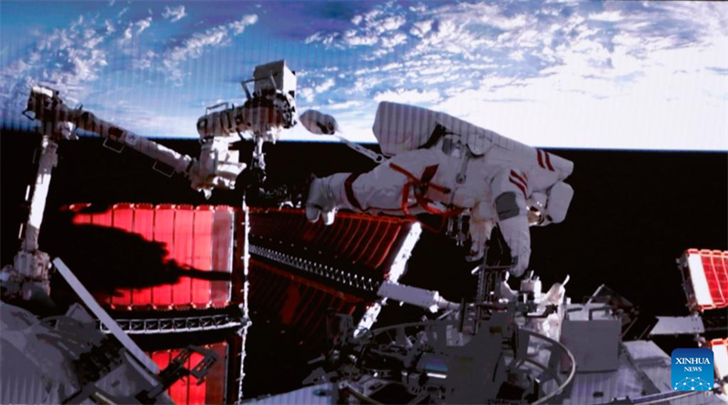 Shenzhou-15-Besatzung absolviert ihren ersten Weltraumspaziergang
