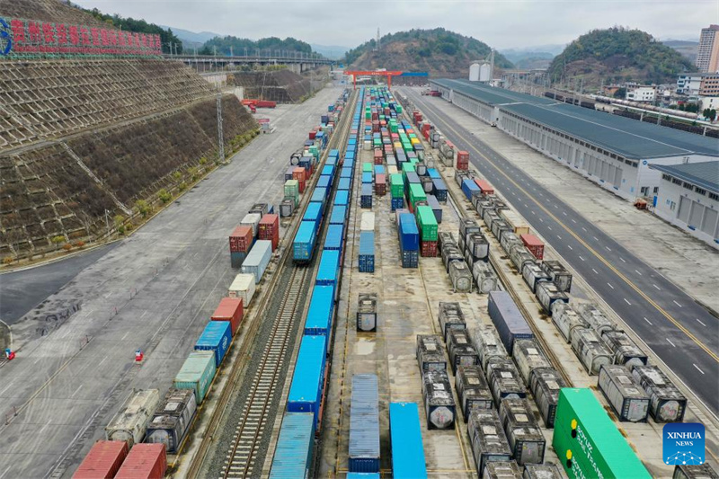 Guizhou: Geschäftiger Güterzugverkehr zwischen China und Europa