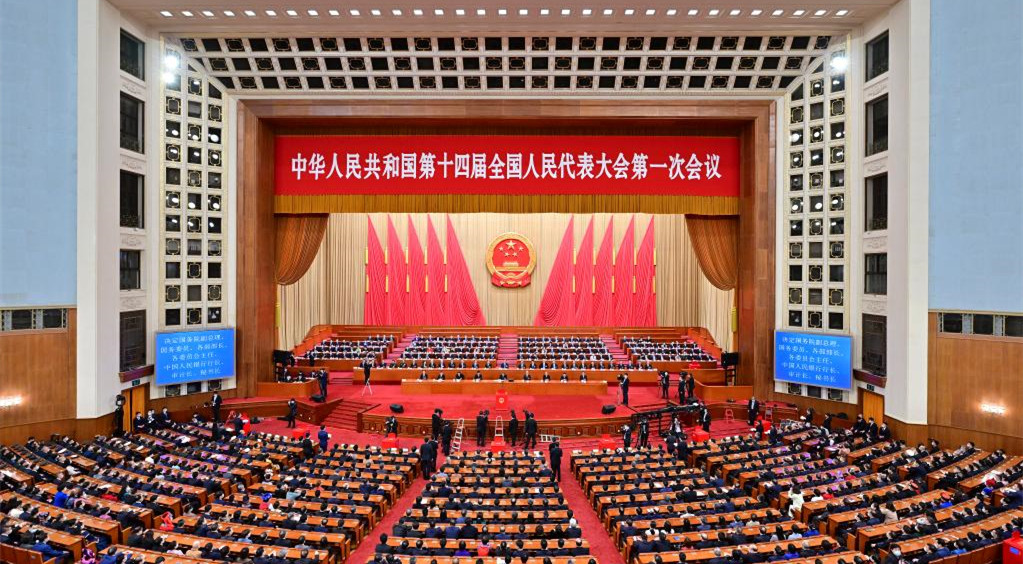 Xi Jinping nimmt an Plenarsitzung von NVK-Jahrestagung teil