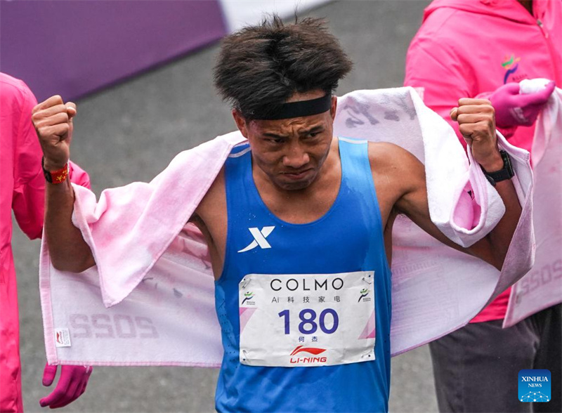 He Jie bricht nationalen Marathon-Rekord der Männer