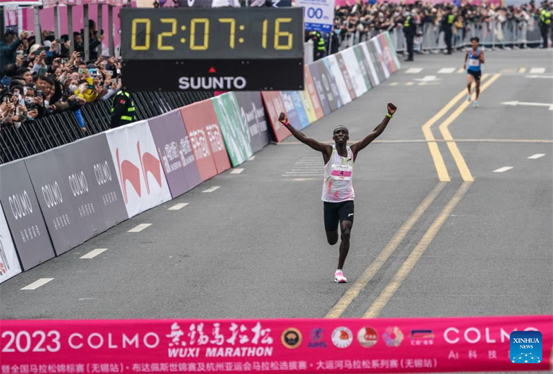 He Jie bricht nationalen Marathon-Rekord der Männer