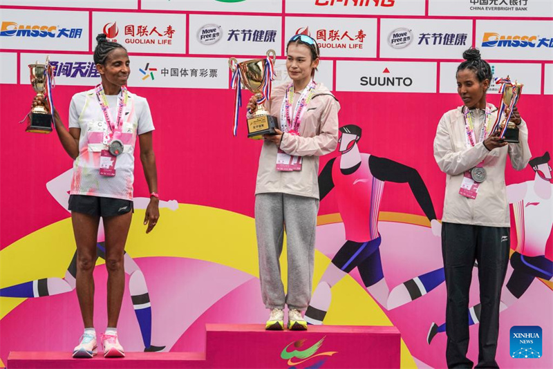 He Jie bricht nationalen Marathon-Rekord der Männer
