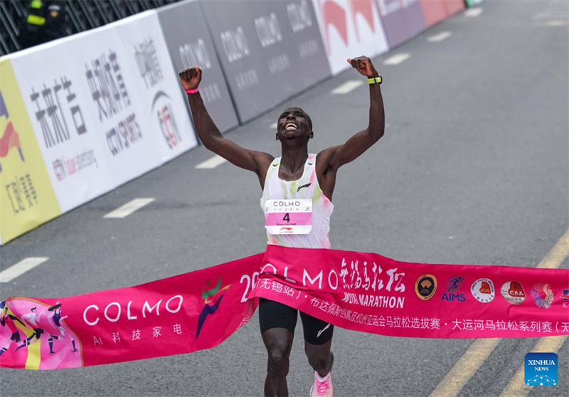 He Jie bricht nationalen Marathon-Rekord der Männer