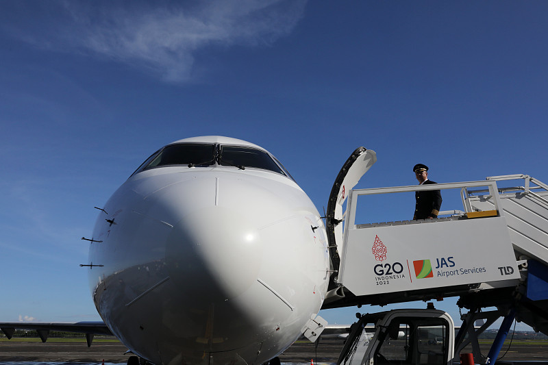Chinas ARJ21 absolviert Jungfernflug in Indonesien