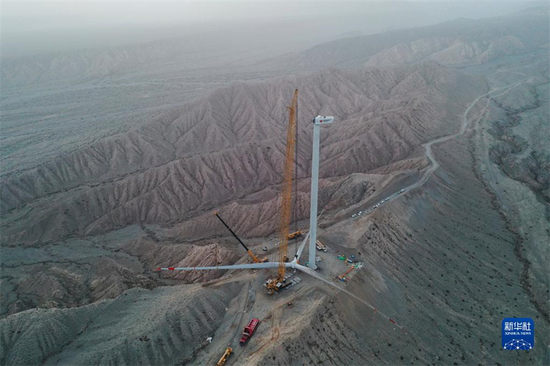 Erste Windkraftanlage in Xinjiangs westlichste Präfektur installiert
