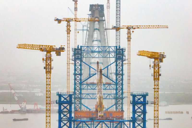 Bauarbeiten der Changtai-Jangtse-Brücke auf Hochtouren