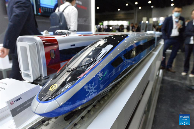 Modelle von Zügen aus chinesischer Produktion auf Asia Pacific Rail 2023 in Thailand ausgestellt