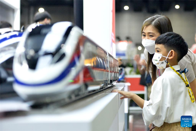 Modelle von Zügen aus chinesischer Produktion auf Asia Pacific Rail 2023 in Thailand ausgestellt