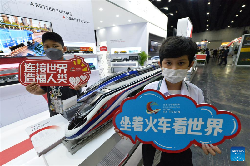 Modelle von Zügen aus chinesischer Produktion auf Asia Pacific Rail 2023 in Thailand ausgestellt