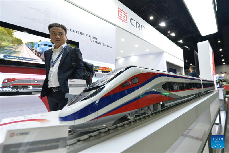 Modelle von Zügen aus chinesischer Produktion auf Asia Pacific Rail 2023 in Thailand ausgestellt
