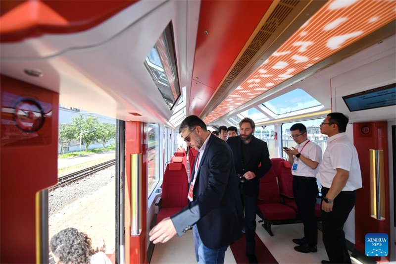 Chinesischer Zughersteller produziert ersten New-Energy-Stadtbahnzug für Argentinien