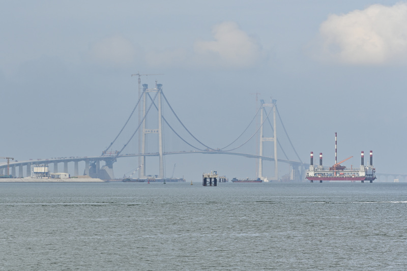 Weltweit längster Unterwassertunnel angeschlossen