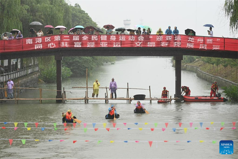 Dorfbewohner in Ostchinas Provinz Zhejiang begehen kommendes Drachenbootfest