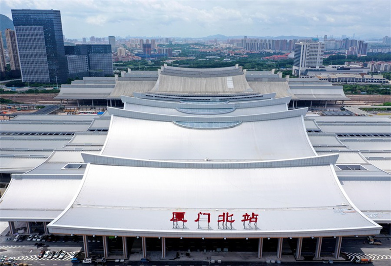 Bahnhof für Chinas erste meereskreuzende Hochgeschwindigkeitsstrecke in Xiamen im Bau