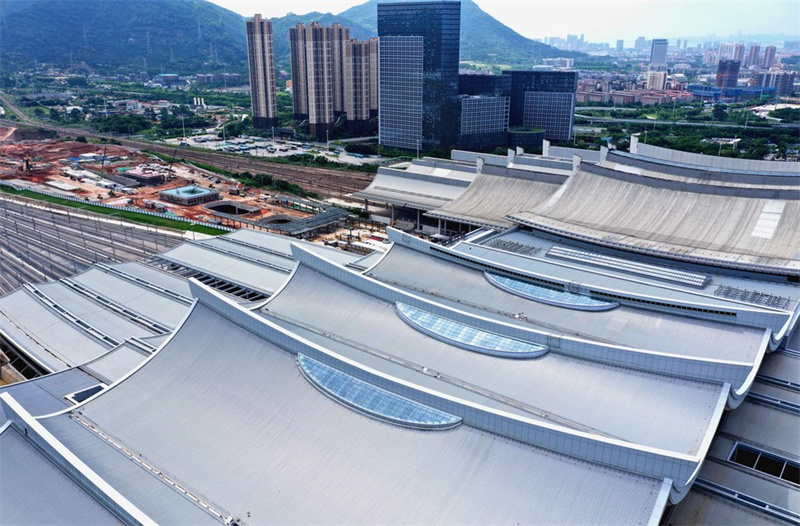 Bahnhof für Chinas erste meereskreuzende Hochgeschwindigkeitsstrecke in Xiamen im Bau