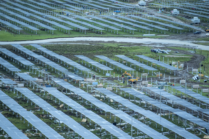 Weltweit größtes Wasser- und Solarkraftwerk geht in Betrieb
