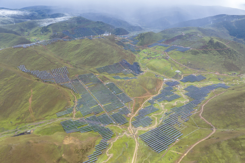 Weltweit größtes Wasser- und Solarkraftwerk geht in Betrieb