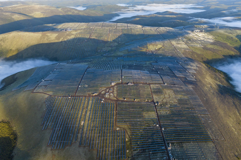 Weltweit größtes Wasser- und Solarkraftwerk geht in Betrieb
